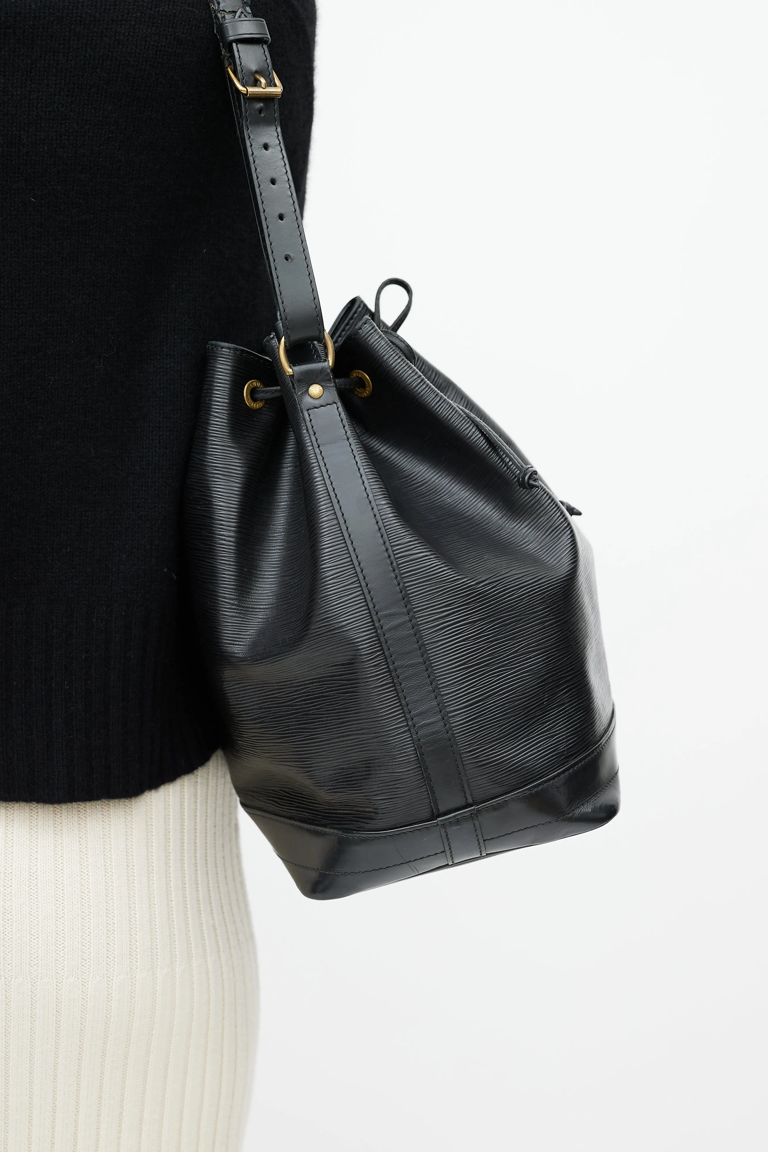 Black NéoNoé MM Epi Bucket Bag