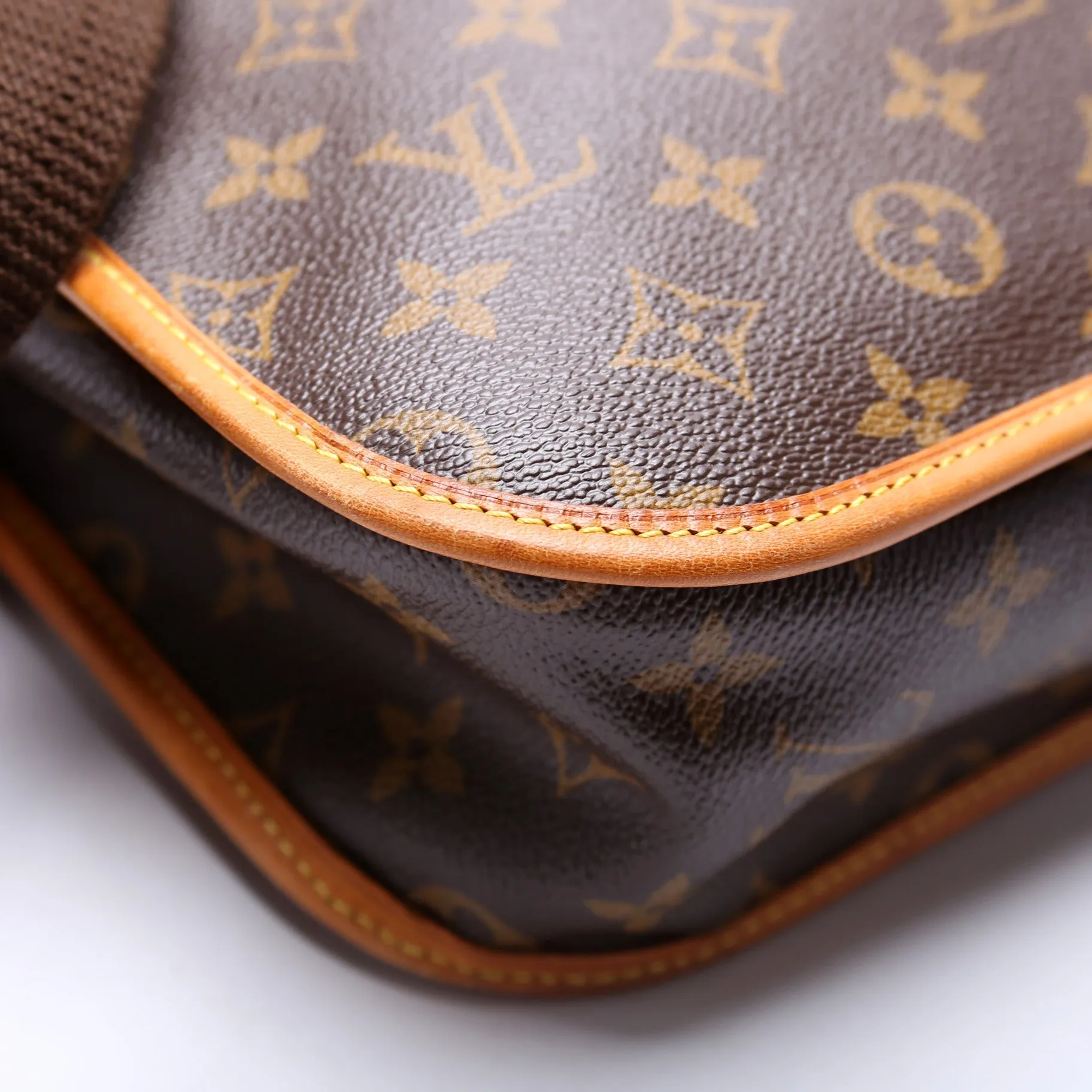 Bosphore Messenger GM Monogram
