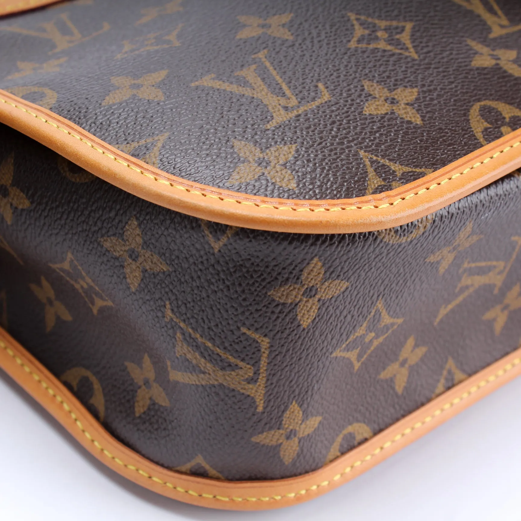Bosphore Messenger PM Monogram