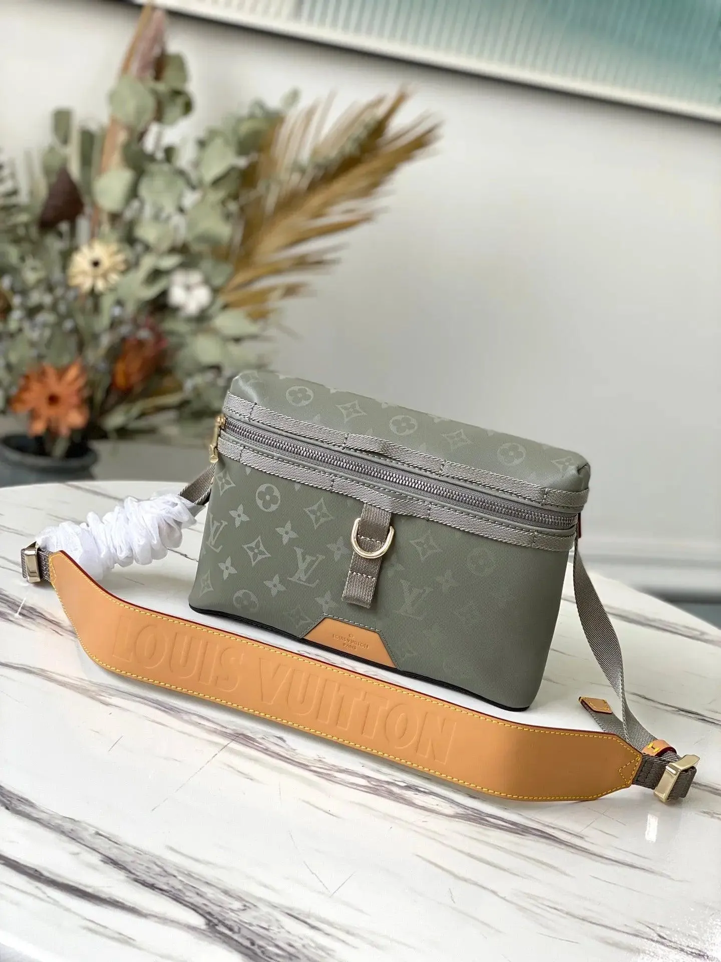 SO - New Fashion Women's Bags LV Messenger Monogram Titanium A0101